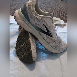 Brooks Trace Sneakers